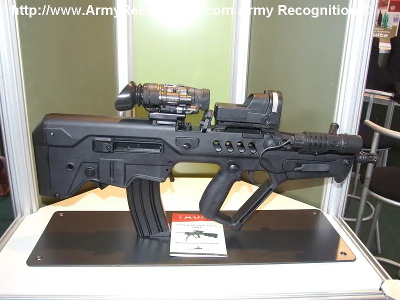 Tavor_5-56mm_small_assault_rifle_sitdef_2007_Lima_peru_001.jpg