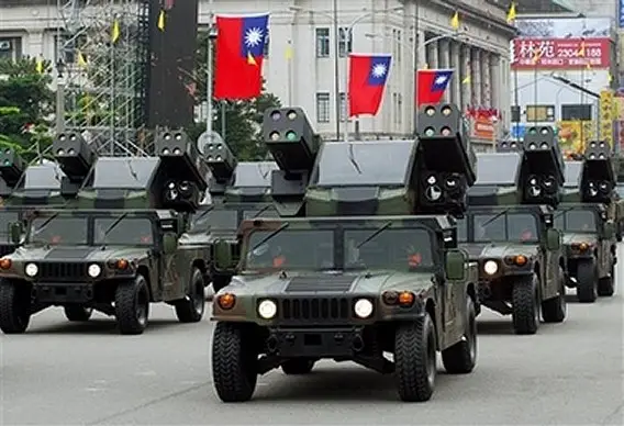 http://www.armyrecognition.com/Asie/Taiwan/Exhibition/Military_parade_Republic_of_China_National_Day_Taiwan/Humvee_Avenger_Tawainese_army_news_10102007_001.jpg