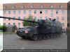 PzH_2000_Self-Propelled_Howitzer_Germany_02.jpg (105111 bytes)