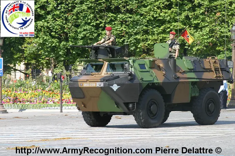 VAB_Mi_12-7_Military_parade_14_July_2004_France_01.jpg
