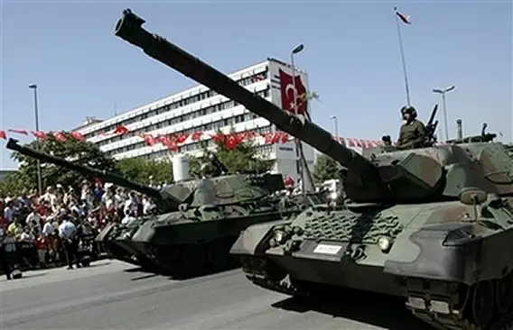 Leopard_1A5_Turkish_Army_parade_30082007_001.jpg