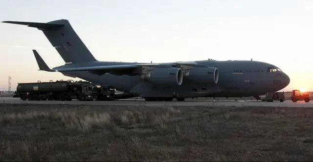 Some armoured vehicles will arrive in Bangui carried by military transport aircraft C-17. 