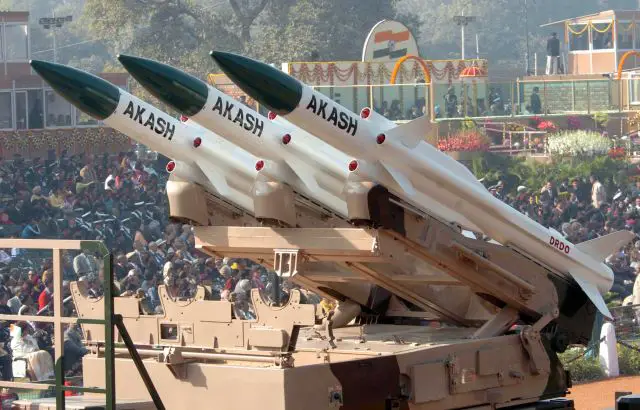 The Indian Defense Research and Development Organization (DRDO) has decided to increase the range of the Akash Surface to air missile (SAM), one of its successful programs, and provide it with a ‘seeker’ in its warhead to achieve better targeting efficiency. Reliable sources in the DRDO are not willing to divulge too many details about these two important elements – the range and the seeker – just yet. 