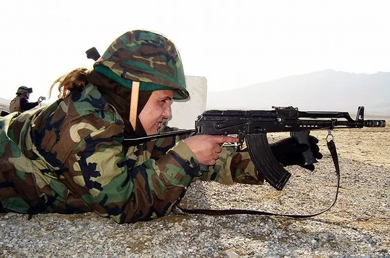 http://www.armyrecognition.com/images/stories/asia/afghanistan/weapons/ak-47_assault_rifle/pictures/ak-47_assault_rifle_soldiers_afghanistan_Afghan_army_002.jpg