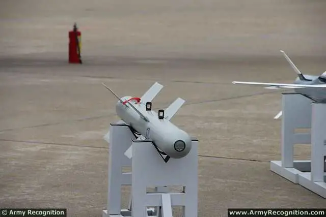 GB-7_50_50_kg_precision_guided_munition_AirShow_China_2014_International_defense_aviation_aerospace_exhibition_Zhuhai_001.jpg