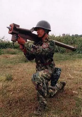 FN-6_portable_air_defense_missile_weapon_system_MANPADS_China_Chinese_army_defense_industry_details_002.jpg