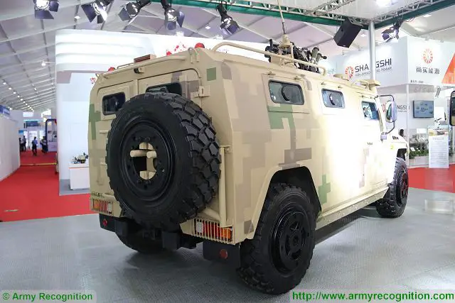 At AirShow China 2016, the Chinese Company Yanjing Auto has presented a full range of new local-made Russian Tigr 4x4 light tactical vehicles produced in China under license. One members of this new family of tactical vehicles is the Protective Assault Vehicle, called by the manufacturer YJ2081C or YJ2080C depending of the motorization. 