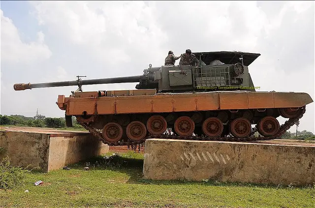 http://www.armyrecognition.com/images/stories/asia/india/artillery_vehicle/arjun_catapult_gun_system/Arjun_Catapult_Gun_System_M-46_130mm_tracked_self-propelled_howitzer_DRDO_India_Indian_defense_industry_640_001.jpg