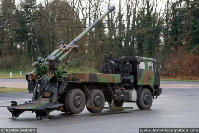 CAESAR_155mm_52_caliber_gun_Nexter_Systems_on_Ashok_Leyland_6x6_military_truck_Defexpo_2014_India_002.jpg