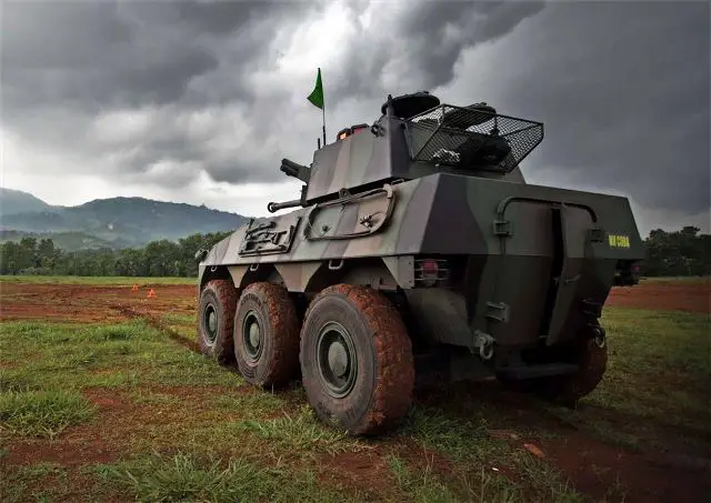 Badak_6x6_fire_support_armoured_vehicle_90mm_turret_CMI_Defence_Pindad_Indonesia_Indonesian_army_003.jpg