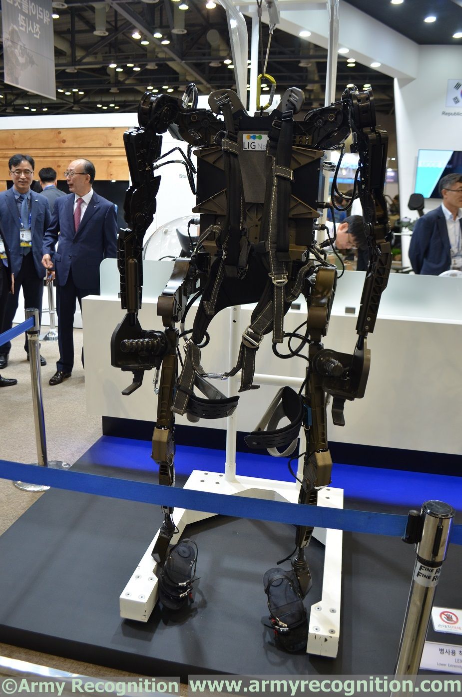 DX Korea 2018 LIG Nex1 LEXO Lower Extremity Exoskeleton for Soldiers 2