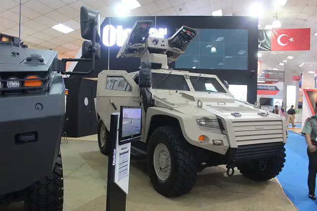 Cobra_2_Otokar_4x4_armoured_vehicle_Aselsan_turret_Igla_launcher_unit_DSA_2014_defense_exhibition_640_001.jpg
