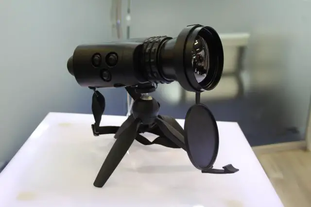 Pakistani Shibli presents its Skua-LR thermal binocular at IDEAS 2016 001