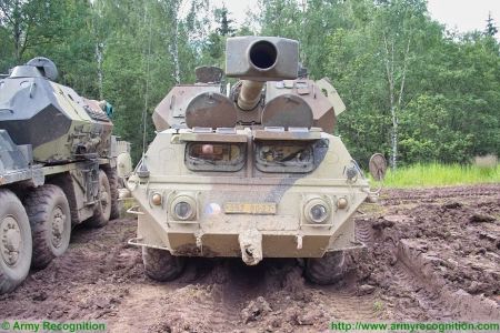 Dana 152 mm 8x8 wheeled self propelled gun howitzer Czech Republic army defense industry front view 001