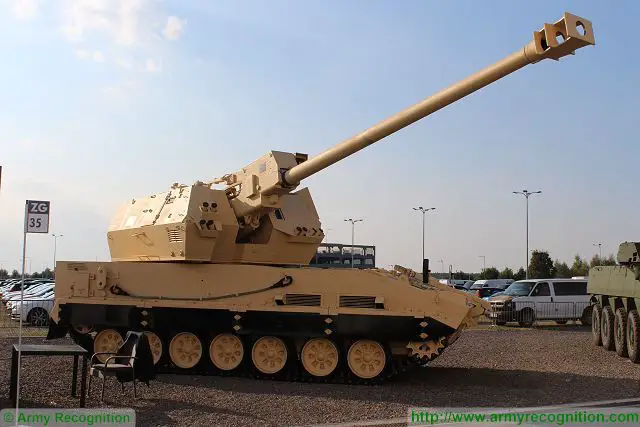 Diana 155m tracked self-propelled howitzer MSPO 2015 defense exhibition Kielce Poland 640 002
