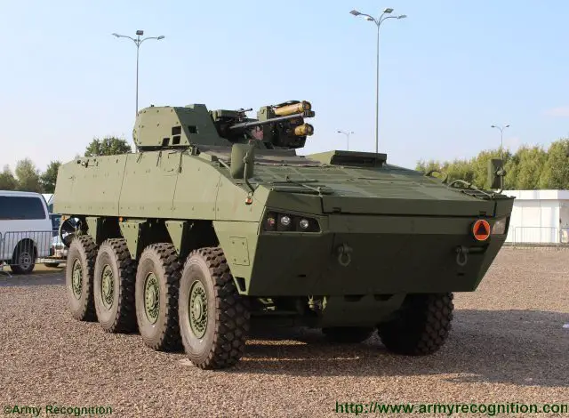 The Scipio project Rosomak and EVPU introduce jointly made armored vehicle at MSPO 2015 640 001
