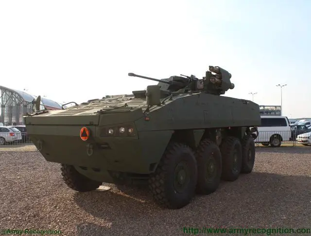 The Scipio project Rosomak and EVPU introduce jointly made armored vehicle at MSPO 2015 640 002