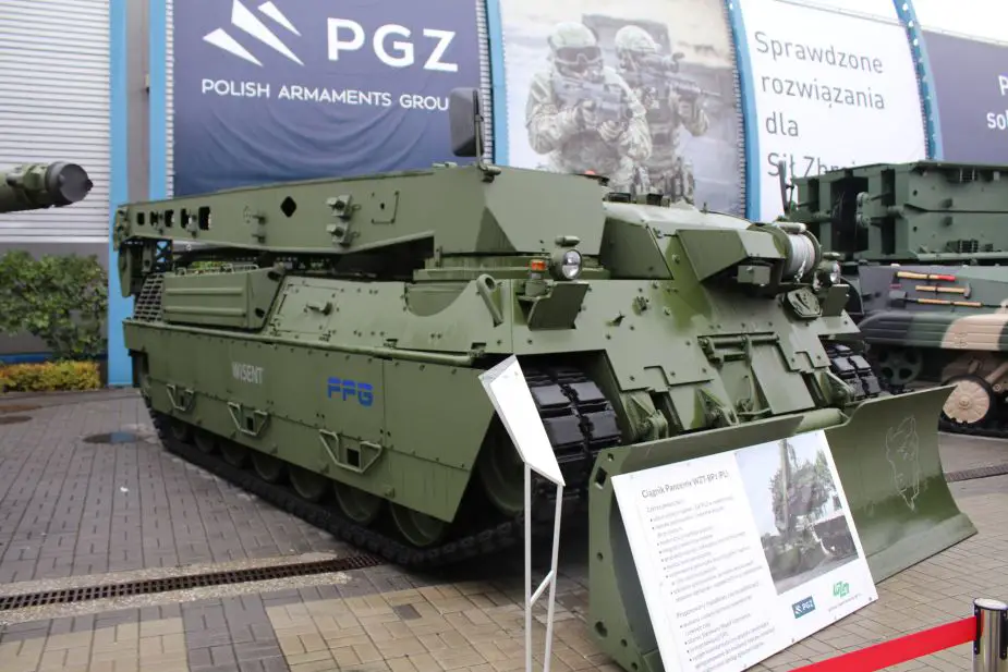 MSPO 2019 Mordernized Bergepanzer 2 armored recovery vehicle 925 001