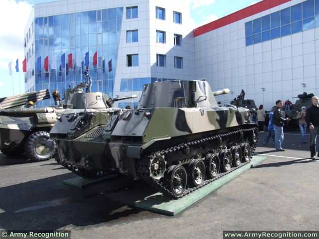 2S9_Nona-S_SO-120_120mm_self-propelled_mortar_carrier_tracked_armoured_vehicle_Russia_Russian_army_001.jpg