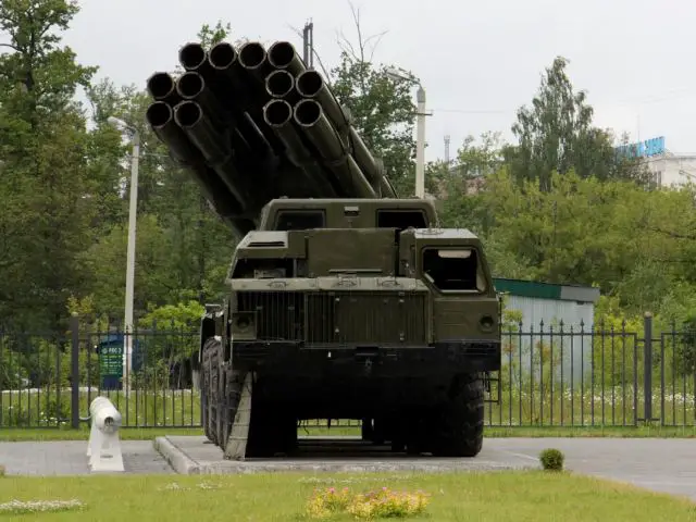 BM-30_9K58_Smerch_300mm_multiple_rocket_launcher_system_truck_8x8_MAZ-543M_Rusia_Russian_army_004.jpg