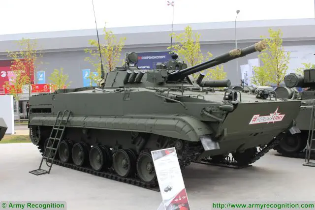 Russia’s Army is showing the combat capabilities of tanks and infantry fighting vehicles at the Army 2017 international military and technical forum, the Defense Ministry’s press office said.