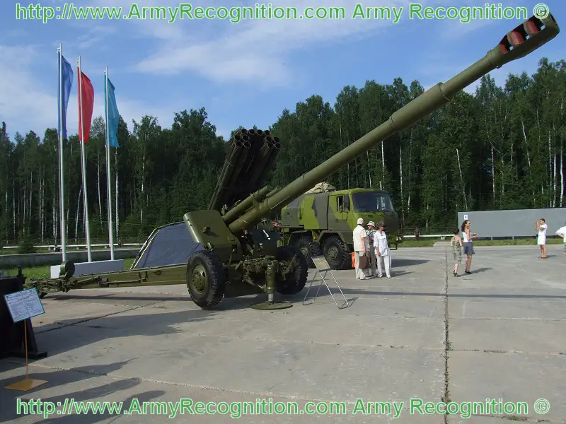 2A65_howitzer_152_mm_MSTA-B_Russia_Russian_Expo_Arms_2008_001.jpg