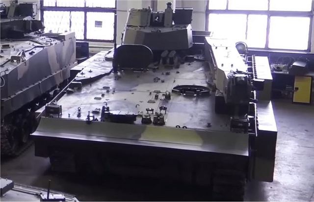 A video from a Russian Auto magazine releases first images of the Kurganets-25 BREM, the armoured recovery vehicle variant of the Kurganets-25 family. It looks similar to the Kurganets-25 BTR and BMP in appearance but with some specific features to repair or evacuate damaged vehicles. 