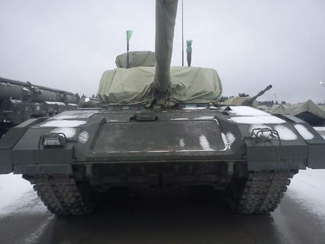 More pictures were unveiled on Internet showing the new generation of Russian-made MBT (Main Battle Tank) in Alabino test range near Moscow during the rehearsal for the Victory Day military parade which will take place May 9, 2015 on the Red Square. The new MBT T-14 Armata will be one of the star of this military parade.