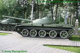 T-62 main battle tank technical data sheet specifications information description pictures photos images intelligence identification intelligence Russia Russian army defence industry military technology Ural truck 6x6