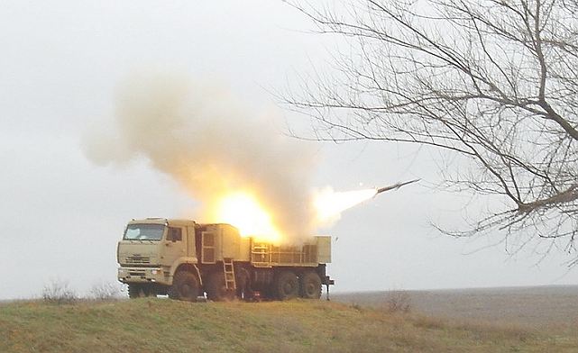 http://www.armyrecognition.com/images/stories/east_europe/russia/missile_vehicle/pantsir_s1_sa-22_greyhound/pictures1/Pantsir-S1_Pantsyr-S1_air_defense_missile_system_anti-aircraft_gun_sa-22_greyhound_Russia_Russian_army_017.jpg