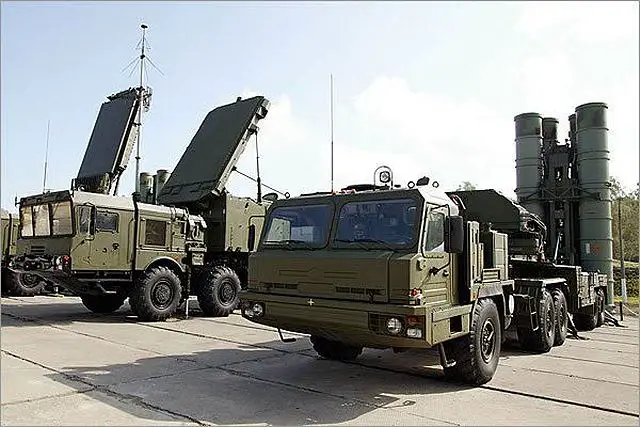 Several batteries of antiaircraft missiles systems S-400 "Triumph" will be deployed in Russian border and coast areas before the end of 2012, said to RIA Novosti the Russian Air Force Commander Alexander Zeline.