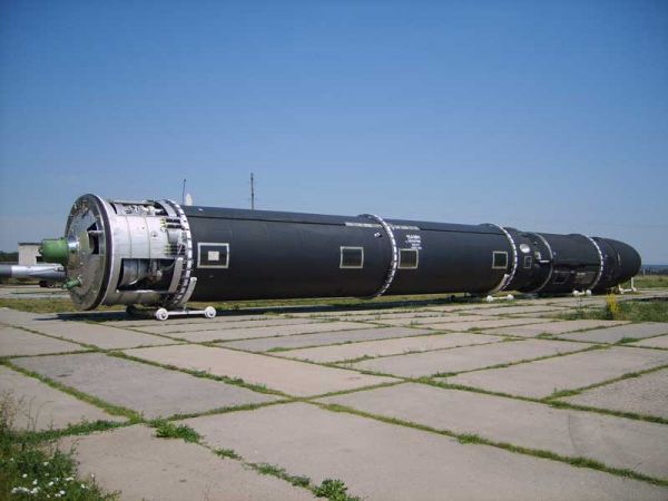 Russia will develop a new liquid-propellant intercontinental ballistic missile to overcome the U.S.’s prospective missile defense system, Strategic Missile Forces chief Lt. Gen. Sergei Karakayev said on Friday, December 16, 2011.