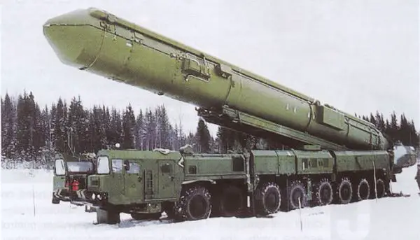 http://www.armyrecognition.com/images/stories/east_europe/russia/missile_vehicle/topol-m_ss-27_new/pictures/SS-27_Stalin_Topol-M_RS-12M2_RT-2PM2_intercontinental_ballistic_missile_Russian_army_Russia_011.jpg