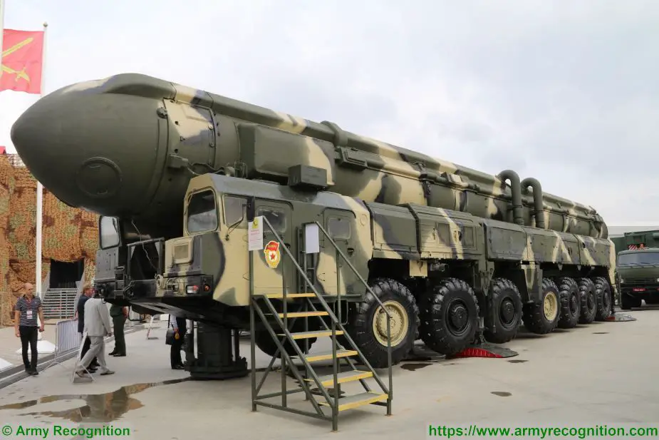 Topol SS 25 Sickle RS 12M RT 2PM ICBM InterContinental Ballistic Missile Russia Russian army 925 001
