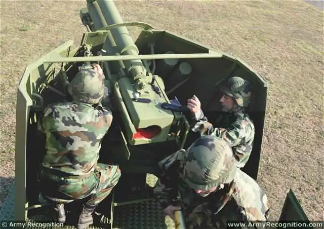 The gun mount of M03 122mm howitzer is not turreted though and features only a shield protection on the 180° frontal arc. 