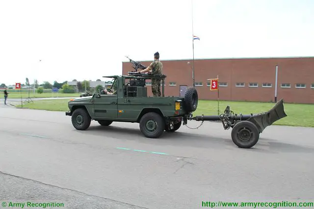 Dutch army 120mm mortar by Mercedes-Benz 4x4 light tactical vehicle