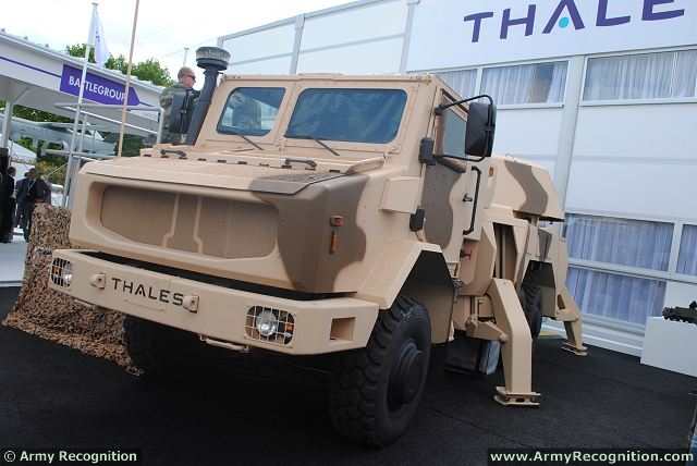RapidFire_40_mm_6x6_multi-role_self-propelled_ground_based_gun_missiles_anti-aircraft_systems_Thales_France_French_defense_industry_007.jpg