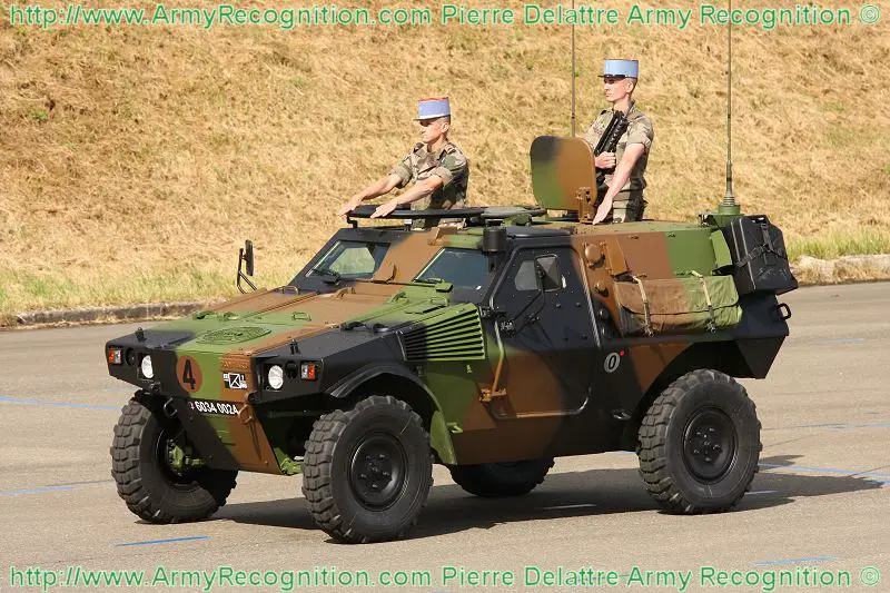 Escadron eclairage investigation 7e brigade blindee EEI 7 pictures