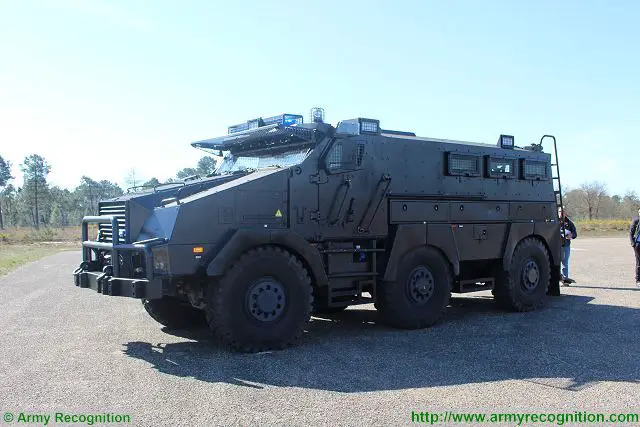 As a systems designer and manufacturer, and major supplier of land defense systems for French and foreign armed forces, Nexter Group is also capable of proposing solutions meeting the needs of security and intervention forces worldwide. At SOFINS 2017, the French Company Nexter Systems presents its Titus 6x6 armoured vehicle fitted with the "Homeland Security" kit.
