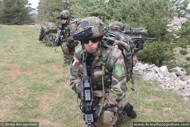 FELIN_SAGEM_future_infantry_soldier_system_Fantassins_Equipements_LIaison_Integres_France_French_army_014.jpg
