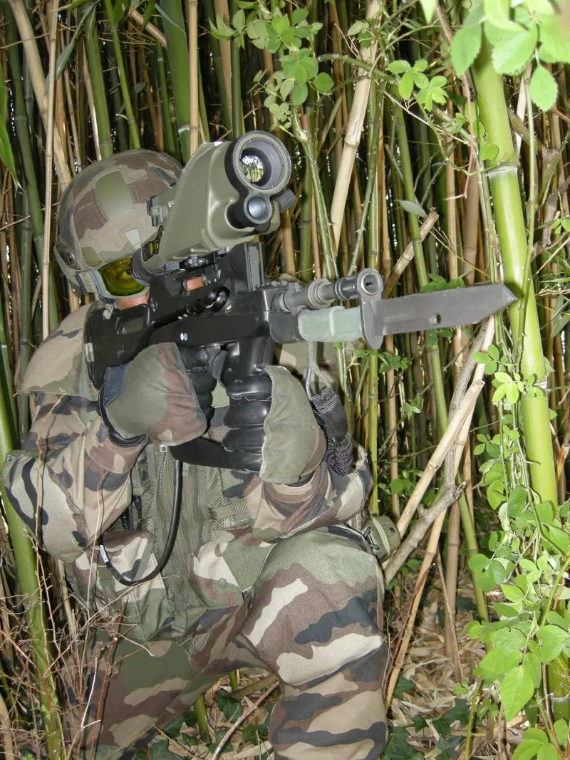 felin_future_soldier_infantryman_military_equipment_Integrated_Dismounted_Soldier_System_Sagem_Defense_Securite_France_French_Army_002.jpg