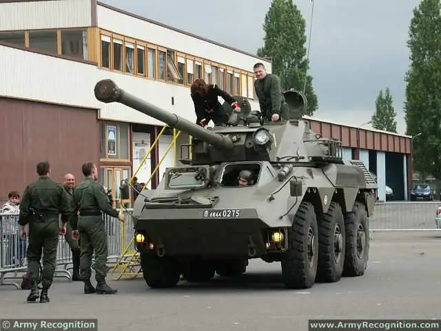 VBC 90 90mm gun 6x6 armoured vehicle French France army defense industry military technology equipment 640 001