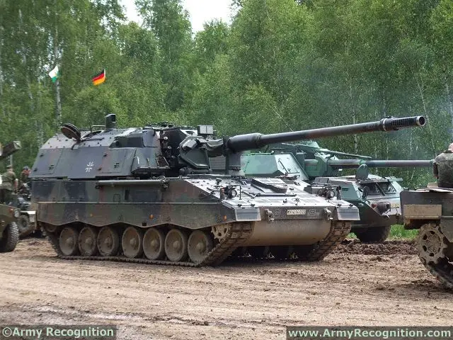 Pzh 2000 krauss maffei wegmann self-propelled howitzer tracked armoured vehicle German Army German 021