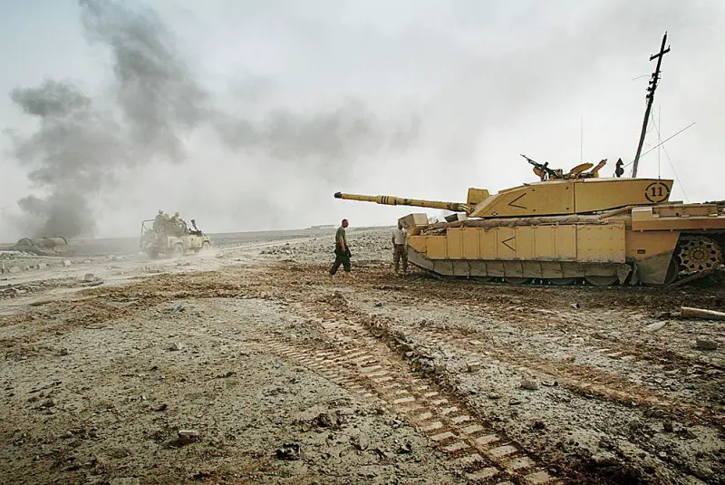 http://www.armyrecognition.com/images/stories/europe/united_kingdom/main_battle_tank/challenger2/pictures/Challenger_2_Main_Battle_Tank_British_Army_United_Kingdom_Iraq_war_010.jpg