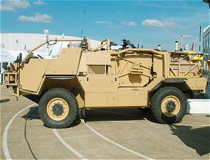 Le Jackal 1 4x4 est un véhicule à roues conçu pour des missions de patrouille. Il a été acheté par le Ministère de la défense britannique dans le cadre du programme UOR (Urgent Operational Requirement) pour l’Irak et l’Afghanistan. Il est capable d’effectuer des missions de patrouille en profondeur et de reconnaissance. Contrairement a ce qui a été annoncé, le Jackal ne va pas remplacer la jeep légère Land Rover, mais simplement complété l’arsenal des troupes britanniques déployées sur les théâtres d’opérations. Le Jackal 1 est construit par la société britannique Babcock Marine, sur base de la conception, réalisée par la société britannique Supacat. En comparaison des autres véhicules utilisés par l’armée britannique, le Jackal 1 est un véhicule tactique qui offre une plus grande puissance de feu, de chargement, de mobilité et d’autonomie. Le Ministère de la Défense Britannique a acheté 130 MWMIK/Jackal 1 pour renforcer les troupes britanniques déployés en Iraq et en Afghanistan, qui utilisaient les véhicules légers à roues Land Rover.
