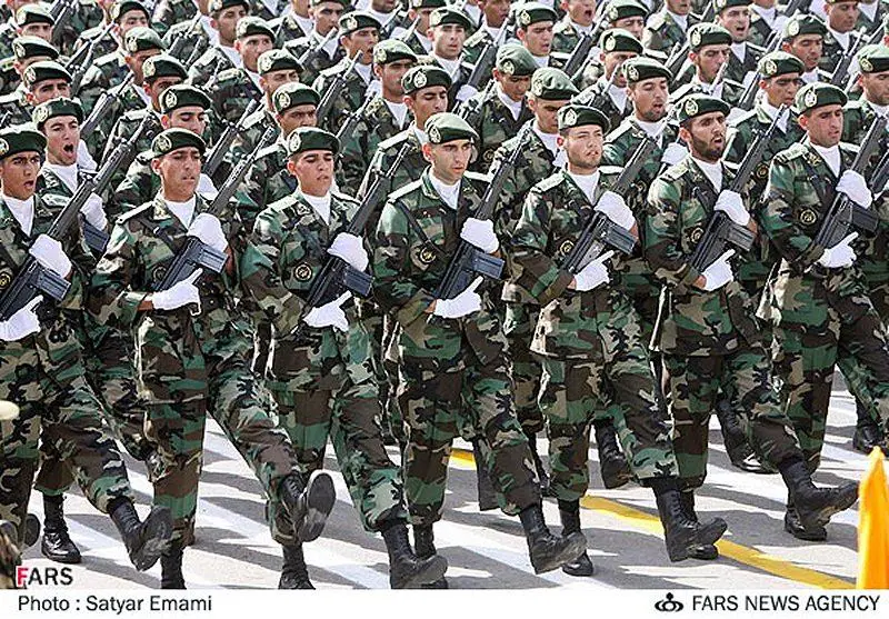 http://www.armyrecognition.com/images/stories/middle_east/iran/ranks_uniforms/uniforms/pictures/Soldiers_military_combat_field_dress_uniforms_Iran_Iranian_army_013.jpg