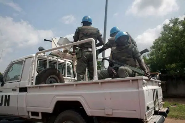 A la suite de la demande de Laurent Gbagbo concernant le retrait des forces internationale, l’ONU maintient sa position, et a décidé de prolonger sa mission de maintien de la paix, et peut être même de renforcer le contingent en Côte d’Ivoire. Suite aux élections controversé, le pays se trouve dans une situation proche d’une nouvelle guerre civile.