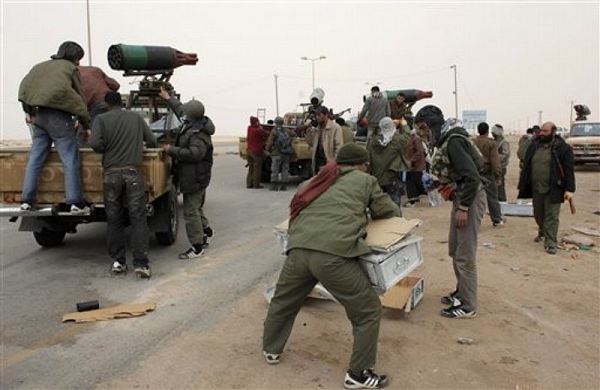 Des Forces Spéciales de l’armée française seraient déployés dans le sud-ouest de la Libye, afin de réaliser des raids contre des militants d’ Al Qaeda et des trafiquants d’armes, d’après le journal algérien El Khabar du jeudi 7 avril 2011.