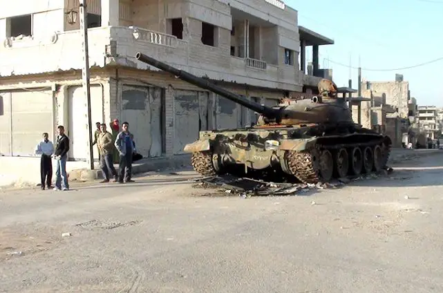 Syrian_army_T-62_main_battle_tank_destroyed_by_the_rebels_in_Rastan_Homs_province_Syria_001.jpg