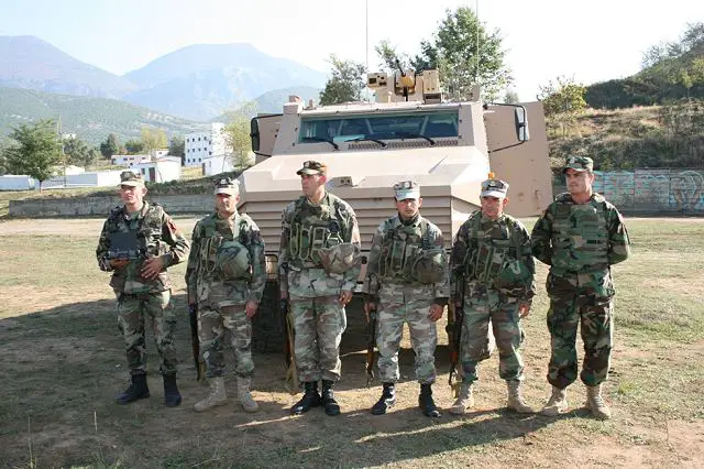 The French company “NEXTER Systems”, in cooperation with the Albanian Land Forces, organised in October at the training area of the Special Forces Battalion in Zall-Herr a demonstration of the armored vehicle “ARAVIS”.